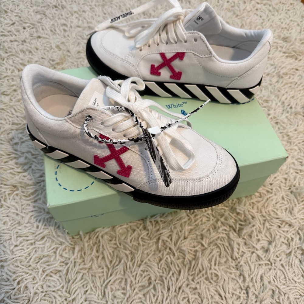 Off white sneakers - like new! Size 38